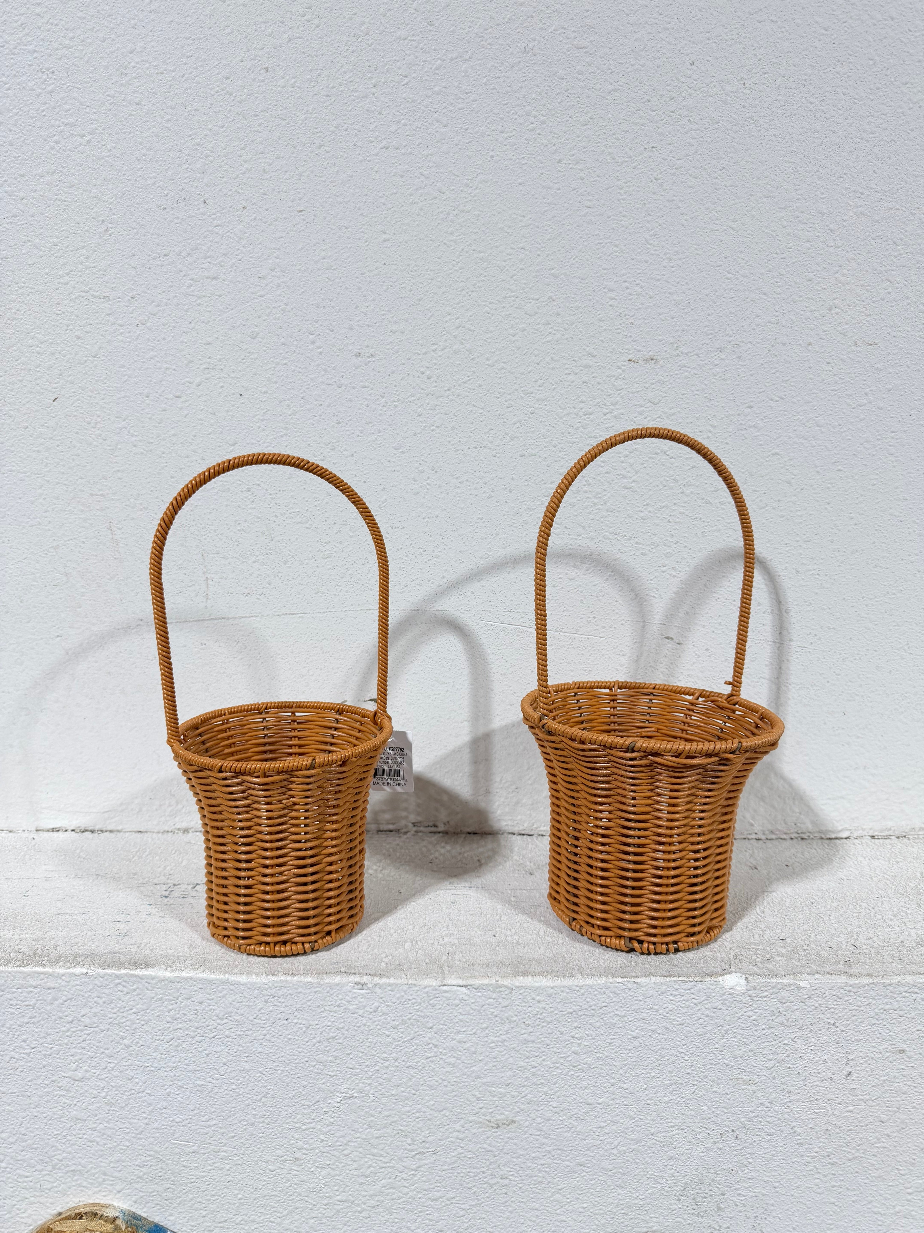 Woven round baskets